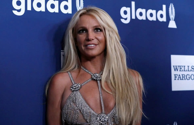 Trang sức do Britney Spears thiết kế bị nghi ngờ đạo nhái- Ảnh 2.