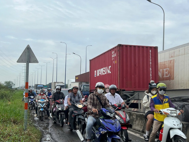 TP.HCM: Xe bồn vào bãi tông một cô gái tử vong trên đường Võ Chí Công- Ảnh 4.