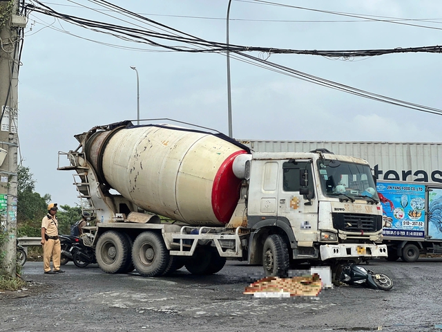 TP.HCM: Xe bồn vào bãi tông một cô gái tử vong trên đường Võ Chí Công- Ảnh 1.
