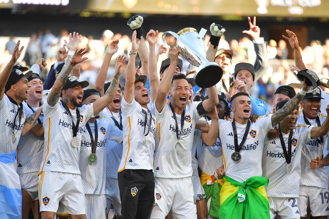 CLB LA Galaxy giành lại ngôi vương của bóng đá Mỹ sau 10 năm