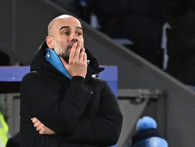 HLV Pep Guardiola đang bối rối và vụng về trước màn sa sút của Man City