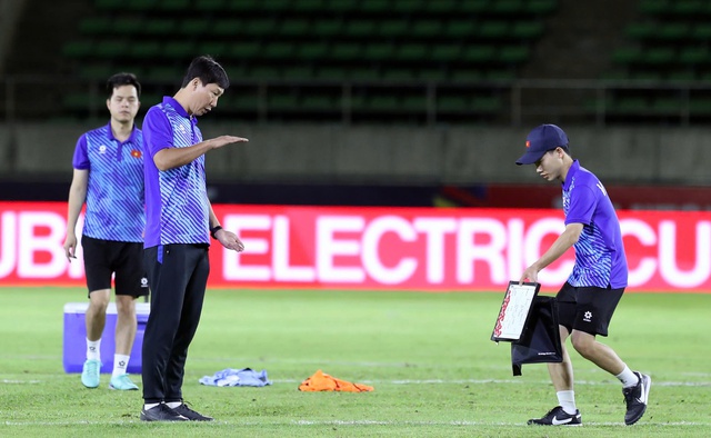 AFF Cup 2024, đội tuyển Việt Nam 4-1 Lào: HLV Kim Sang-sik thở phào nhẹ nhõm- Ảnh 1.