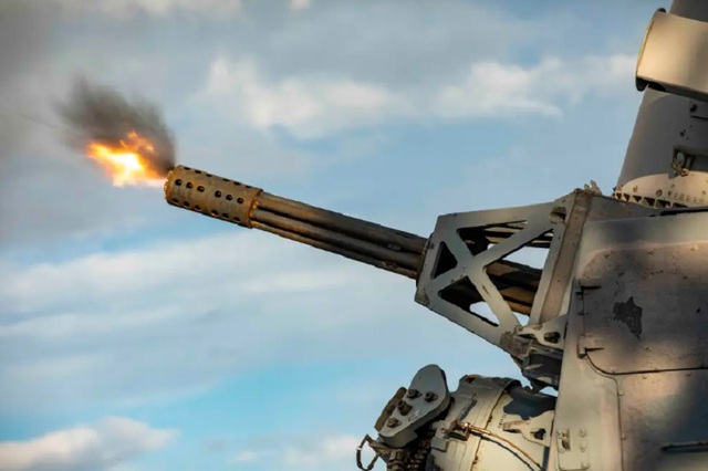 Tên lửa Houthi bay gần đến mức tàu chiến Mỹ phải dùng vũ khí cuối cùng- Ảnh 1.
