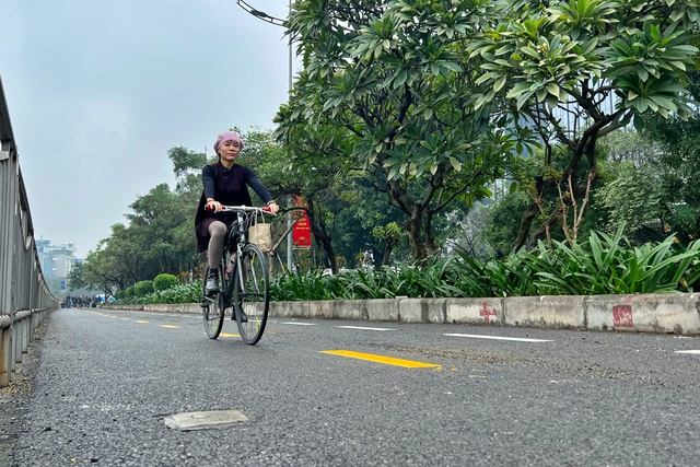 Hà Nội có đường ưu tiên cho xe đạp dọc sông Tô Lịch- Ảnh 4.