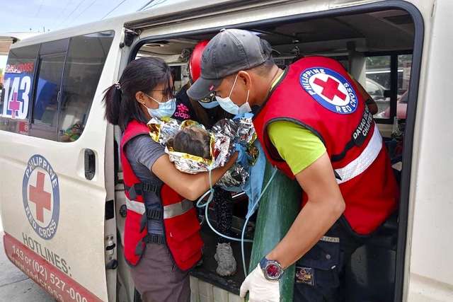 Phép màu tại Philippines: Em bé được cứu sống gần 60 giờ sau lở đất- Ảnh 2.