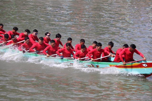 Bình Thuận: Tưng bừng lễ hội đua thuyền trên sông Cà Ty mùng 2 tết- Ảnh 3.
