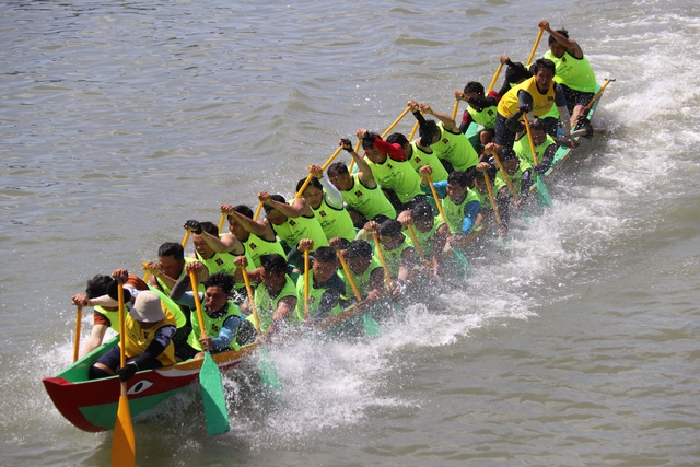 Bình Thuận: Tưng bừng lễ hội đua thuyền trên sông Cà Ty mùng 2 tết- Ảnh 5.