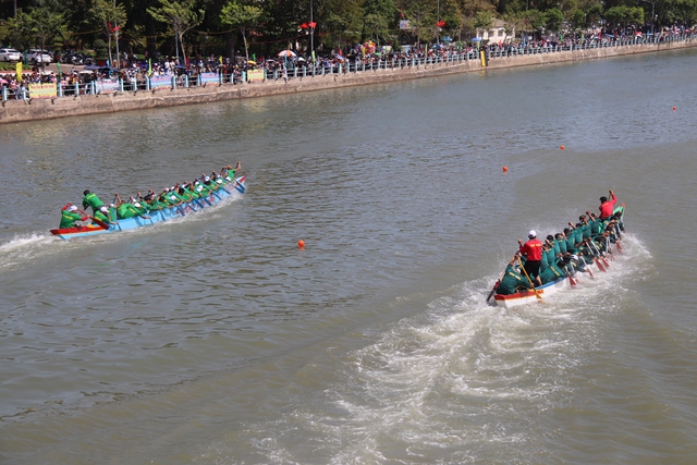 Bình Thuận: Tưng bừng lễ hội đua thuyền trên sông Cà Ty mùng 2 tết- Ảnh 7.