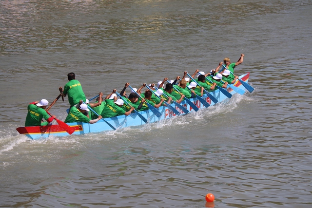 Bình Thuận: Tưng bừng lễ hội đua thuyền trên sông Cà Ty mùng 2 tết- Ảnh 9.