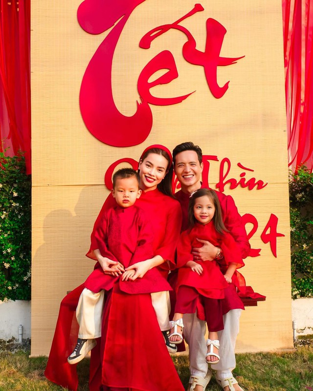 Ngắm loạt gia đình của sao Việt lên đồ chơi tết với áo dài truyền thống- Ảnh 2.