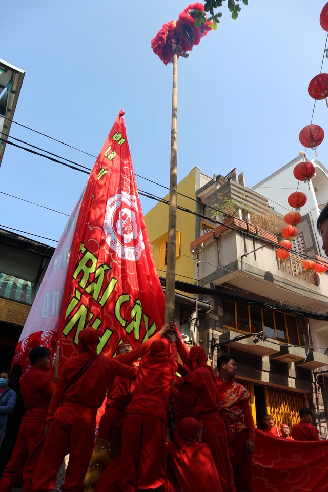 Đoàn lân sư rồng gần trăm năm Nhơn Nghĩa Đường tung tuyệt chiêu ngày đầu năm mới- Ảnh 8.