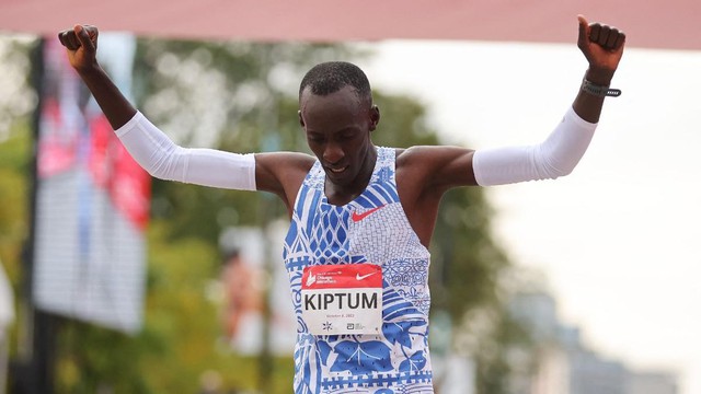 Điền kinh thế giới bàng hoàng khi nhà vô địch marathon Kelvin Kiptum thiệt mạng- Ảnh 2.