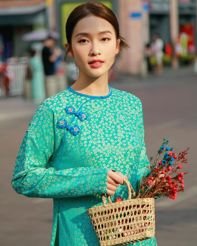 Mốt áo dài màu xanh lá đẹp mê mẩn được hội chị em ưa chuộng dịp- Ảnh 10.