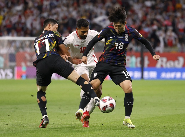 Hậu trường Asian Cup: Đội tuyển Hàn Quốc bị loại vì Son Heung-min xô xát đồng đội- Ảnh 3.