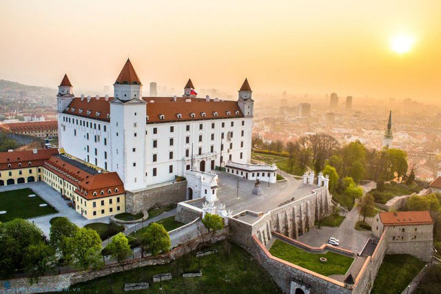 Kinh nghiệm du lịch Bratislava tự túc: Thủ đô của Slovakia - Ảnh 1.