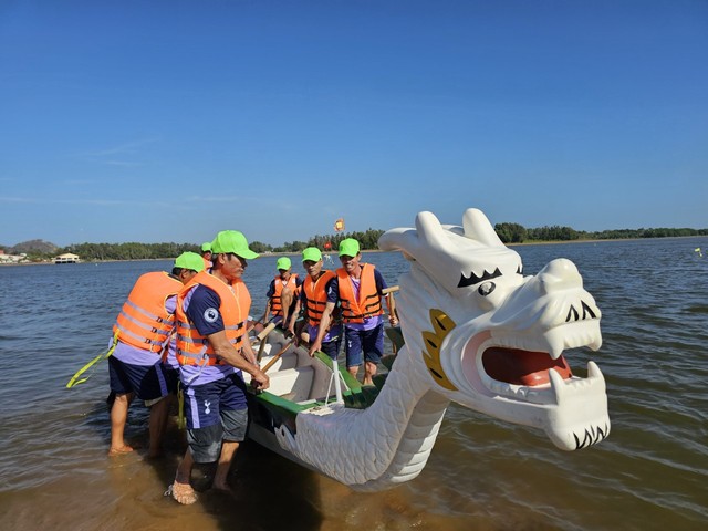 Giải đua thuyền rồng H.Xuyên Mộc: Người đội trưởng 67 tuổi của Phước Bửu muốn khẳng định sức mạnh  - Ảnh 9.