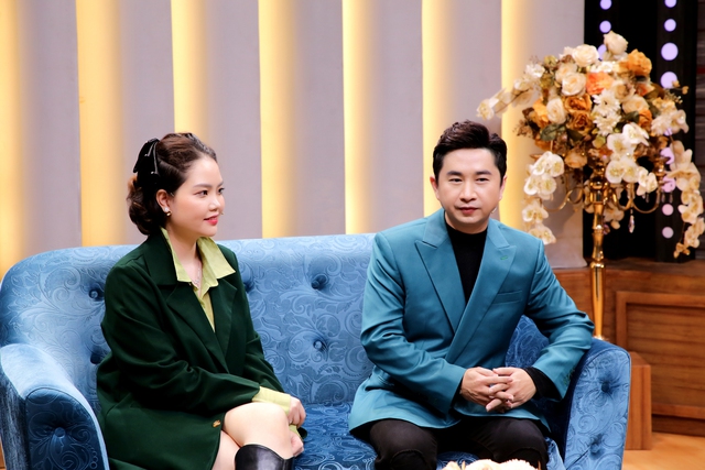 Hồng Vân 'choáng' trước nữ ca sĩ công khai 'dằn mặt' chồng trên truyền hình- Ảnh 1.