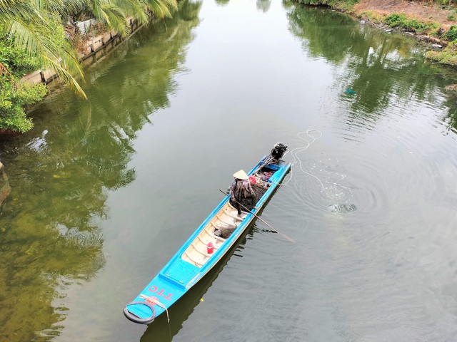 Nghề lặn sông săn vòm đen làm thức ăn cho tôm hùm- Ảnh 3.