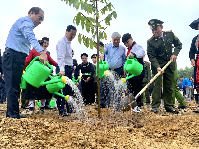 Chủ tịch nước Võ Văn Thưởng phát động Tết trồng cây ở Tuyên Quang- Ảnh 3.