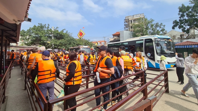 Ninh Bình đón hơn nửa triệu du khách trong dịp tết- Ảnh 1.