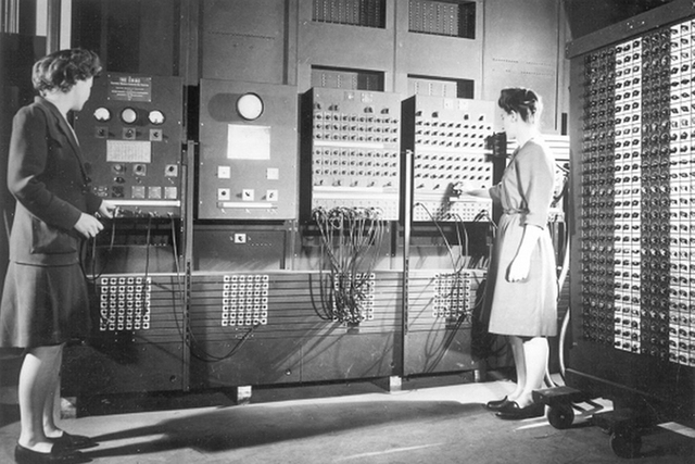 78 năm trước, máy tính đầu tiên thế giới ra mắt nặng 27 tấn- Ảnh 1.