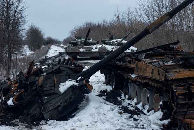 Nga mất 3.000 xe tăng, Ukraine đang dần hết đạn- Ảnh 1.