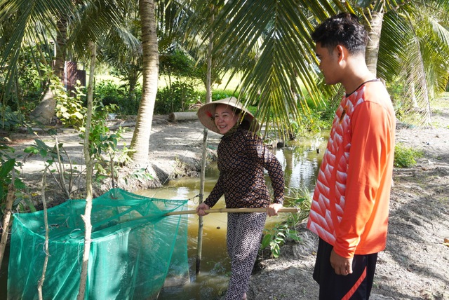 Sau tết, người trẻ lỉnh kỉnh quà quê trở lại thành phố- Ảnh 5.