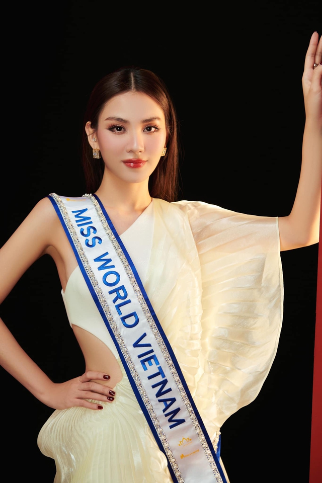 Mai Phương mang hơn 100kg hành lý thi Hoa hậu Thế giới sau 2 năm chờ đợi- Ảnh 2.