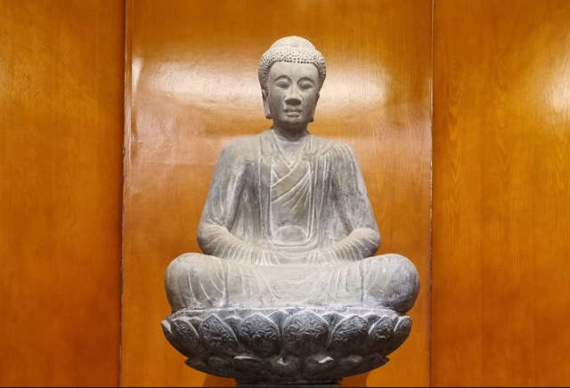 Chiêm ngưỡng tượng Phật A Di Đà thời Lý từng bị mất trộm phần đầu- Ảnh 1.