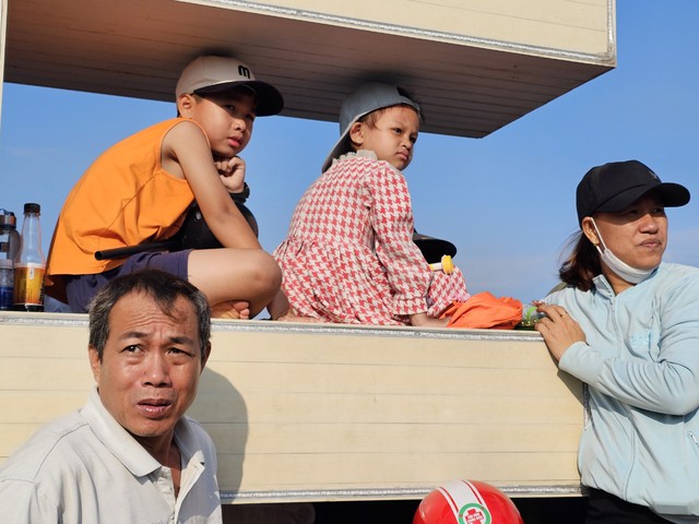 Giải đua thuyền rồng H.Xuyên Mộc: Cả ngàn du khách, người dân chật cứng hồ Phước Bửu  - Ảnh 2.