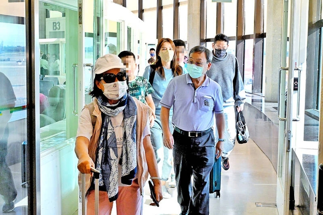 Vụ bỏ rơi 300 khách ở Phú Quốc: Bị cáo buộc 'cố tình lừa đảo'- Ảnh 3.