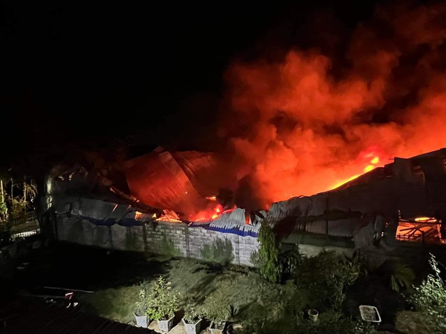 Đồng Nai: Điều tra vụ cháy kho hàng rộng 600 m2 ở Long Khánh- Ảnh 1.