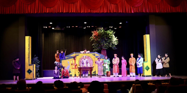 Minh Nhí tiết lộ chuyện tài chính khi mở sân khấu kịch cùng Việt Hương- Ảnh 2.