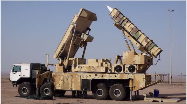 Iran công bố vũ khí mới, Houthi tấn công tàu Anh- Ảnh 1.