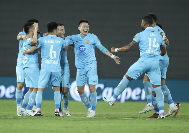 CLB Nam Định giữ đỉnh bảng V-League bằng chiến thắng đậm tại ‘chảo lửa’ Lạch Tray- Ảnh 6.
