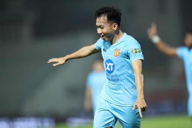 CLB Nam Định giữ đỉnh bảng V-League bằng chiến thắng đậm tại ‘chảo lửa’ Lạch Tray- Ảnh 4.