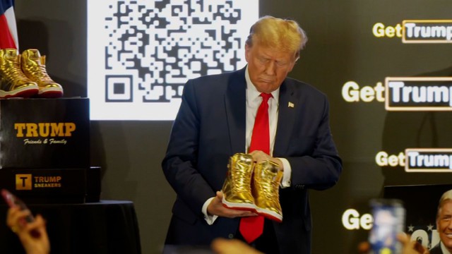 Ông Trump vận động tranh cử ở Michigan sau khi công bố 'giày vàng' ở Pennsylvania- Ảnh 1.