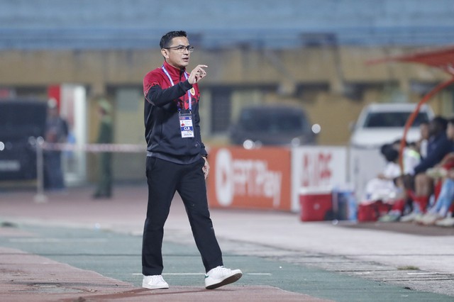 HLV Kiatisak từ chối mua thủ môn đội tuyển Thái Lan, bất ngờ nhắc tên Quang Hải- Ảnh 1.