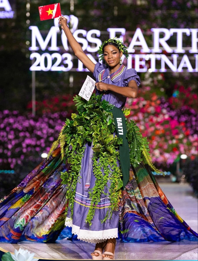 Nam sinh thiết kế trang phục cho hoa hậu quốc tế- Ảnh 5.