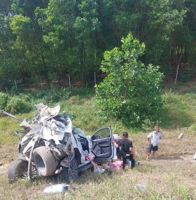 Tai nạn trên cao tốc Cam Lộ - La Sơn khiến 2 người tử vong- Ảnh 1.