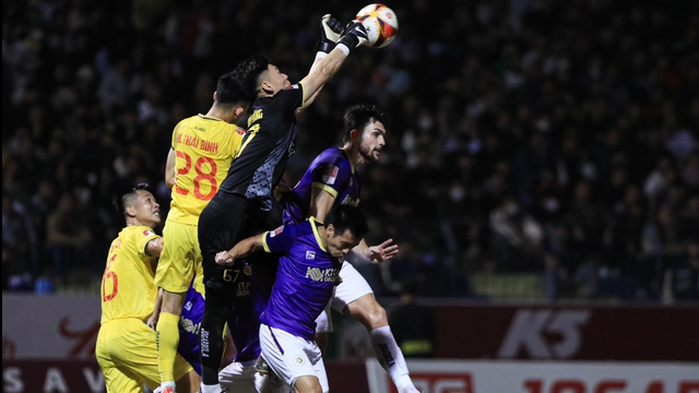 HLV Nhật Bản chê đội Hà Nội tập một đằng đấu một nẻo, thua là phải - Ảnh 1.