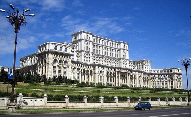 Bucharest, thủ đô sôi động và đầy màu sắc của Romania xinh đẹp- Ảnh 2.