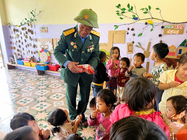 Tìm lại những anh hùng: Vàng A Sình trên đỉnh Ngài Chồ- Ảnh 4.