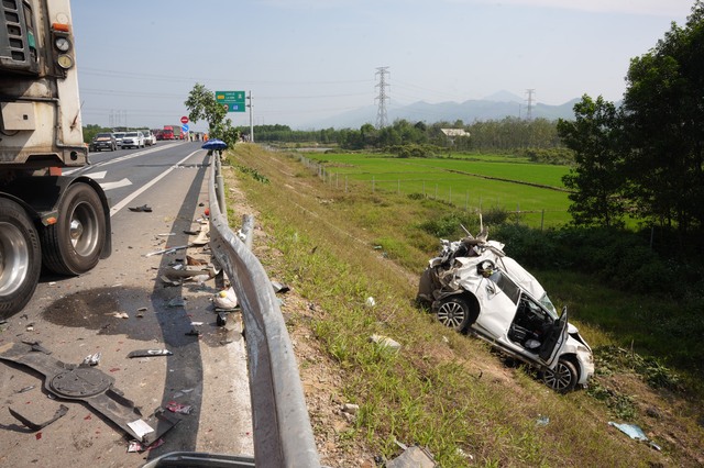 Vụ tai nạn trên cao tốc Cam Lộ - La Sơn: Nạn nhân thứ 3 tử vong- Ảnh 1.