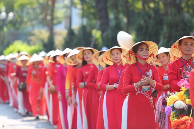 Gần 1.000 người tham gia lễ nghinh thần trên sông Đồng Nai- Ảnh 3.