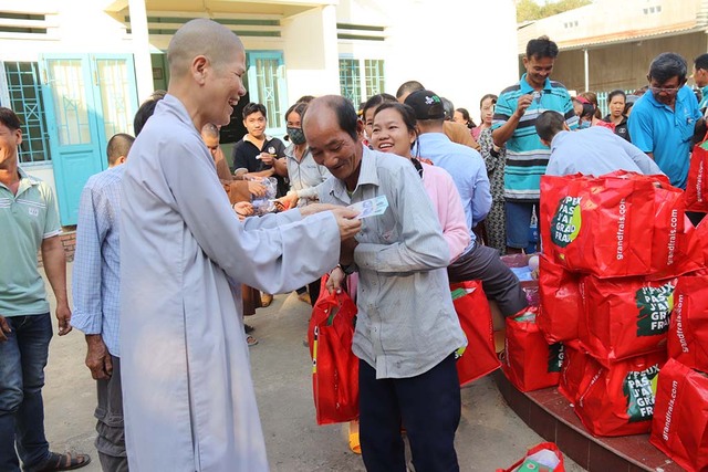 Tấm lòng của ni sư Tâm Nguyệt với bà con nghèo ở Bình Thuận- Ảnh 1.