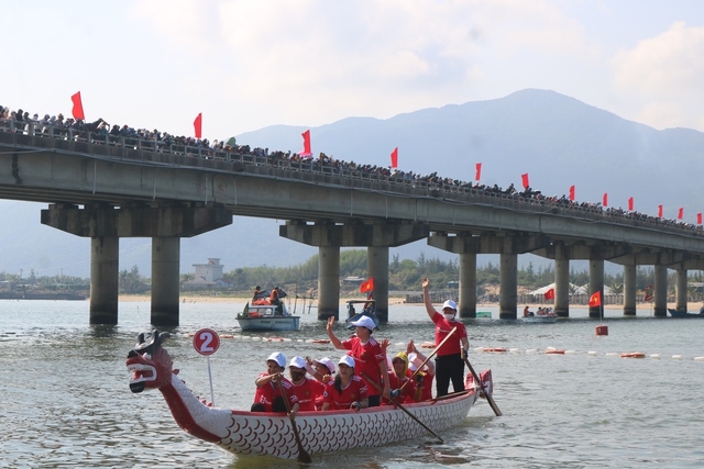 Cuồng nhiệt cùng lễ hội sông nước Đà Nông- Ảnh 2.