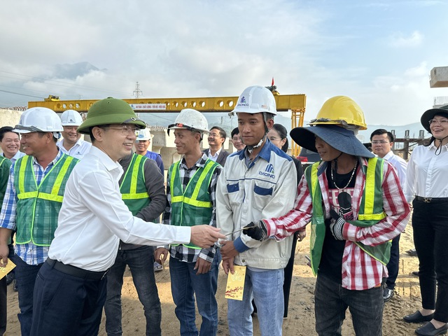 Bí thư Đà Nẵng: 'Không dừng lại ở phát biểu, trực tiếp tháo gỡ từng vấn đề'- Ảnh 2.