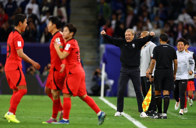 Son Heung-min bật khóc, HLV Klinsmann vui sướng khi đội tuyển Hàn Quốc vào bán kết- Ảnh 4. Son Heung-min bật khóc, HLV Klinsmann vui sướng khi đội tuyển Hàn Quốc vào bán kết- Ảnh 4.