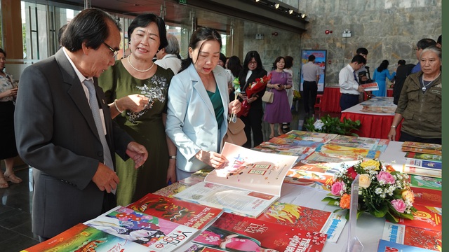 Trưng bày 300 ấn phẩm xuân tại Hội báo xuân Bình Định Giáp Thìn 2024- Ảnh 2.